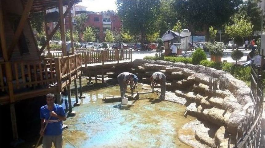 S&uuml;s Havuzları Ve &Ccedil;eşmeler Temizleniyor