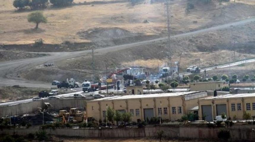 Pkk, Şırnak'ta Polis Noktasına Bomba Y&uuml;kl&uuml; Ara&ccedil;la Saldırdı: 2 Şehit, 5 Yaralı (2)