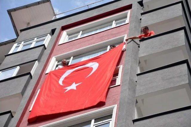 Şırnak'ta Şehit Düşen Polisin Trabzon'daki Baba Evinde Yas