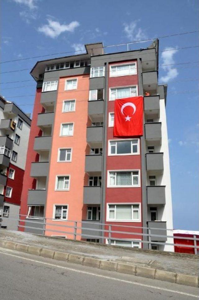 Şırnak'ta Şehit Düşen Polisin Trabzon'daki Baba Evinde Yas