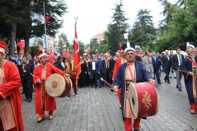 Destici, Söğüt'te Mehteran Eşliğinde Yürüdü