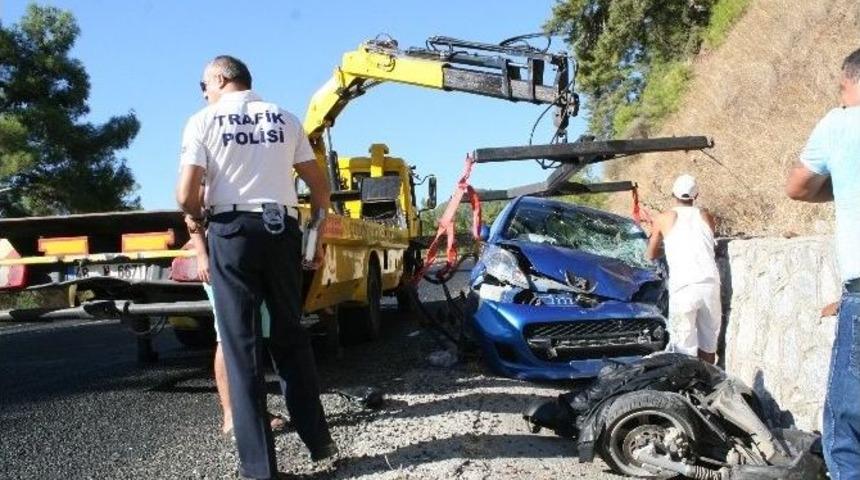 Motosikletle Otomobil &Ccedil;arpıştı,1 Yaralı