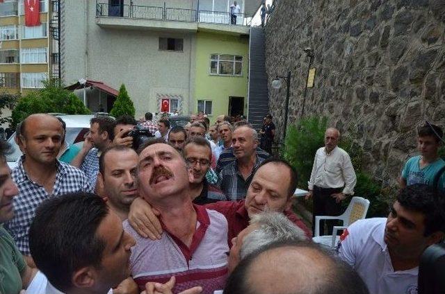 Trabzon’daki Şehit Evi Taziyeye Gelenlerin Akınına Uğradı