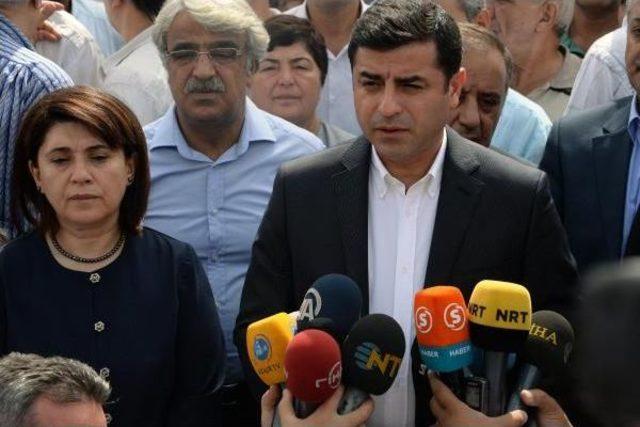 Demirtaş: Ankara Ve Kandil'in, Halkın Beklentisine Uygun Bir Tutum Ortaya Koyması Gerekir