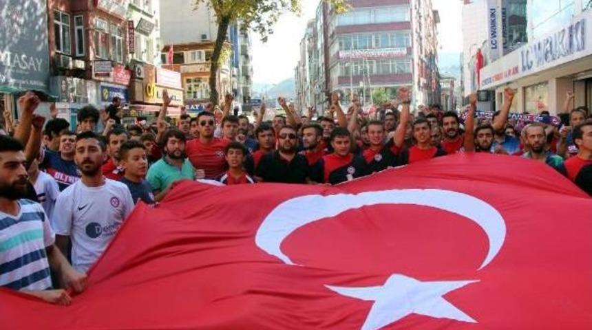 Zonguldak K&ouml;m&uuml;rspor Taraftarları Ter&ouml;re Tepki I&ccedil;in Y&uuml;r&uuml;d&uuml;