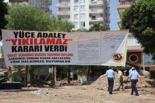 Belediye Işyerini Yıktıktan Sonra, Mahkeme 'yürütmeyi Durdurma' Kararı Verdi