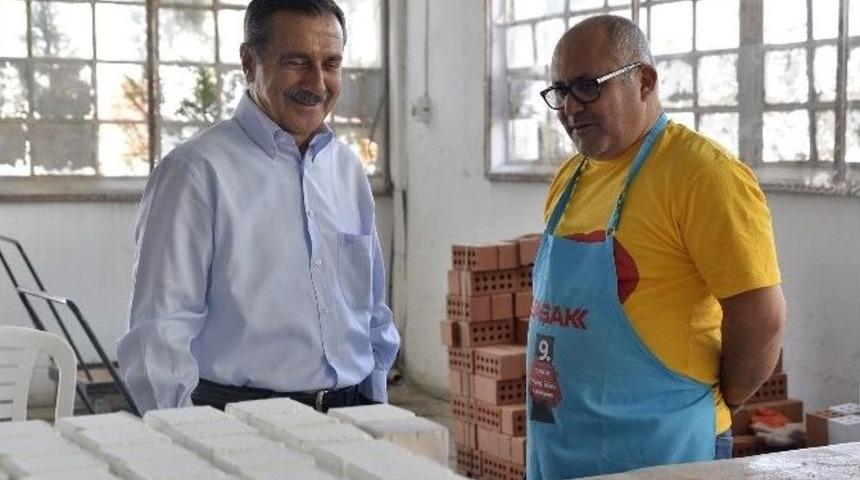 Ata&ccedil;, Uluslararası Pişmiş Toprak Sempozyumunu Gezdi