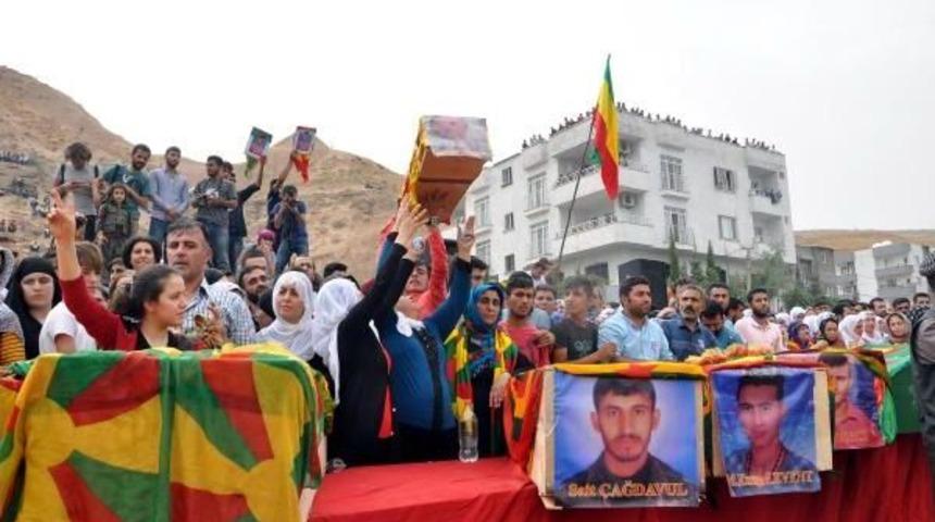 Cizre'deki Olaylar Sırasında &Ouml;lenlerden 16 Kişi Toprağa Verildi