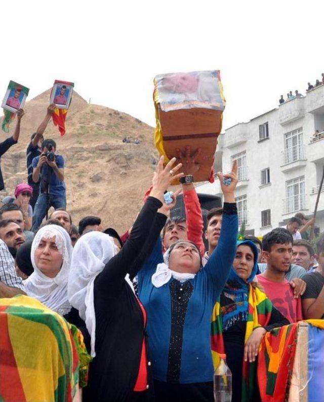 Cizre deki Olaylar Sırasında Ölenlerden 16 Kişi Toprağa Verildi 1