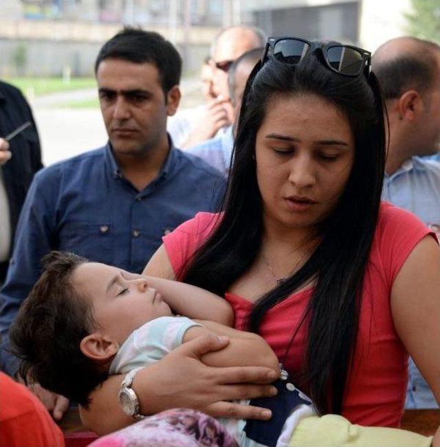 Pkk, Silvan'da Hendek Kapatan Polise Roketatarla Saldırdı: 1 Şehit (4)