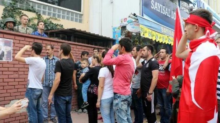 Samsunspor Taraftarları Şehitler I&ccedil;in Y&uuml;r&uuml;d&uuml;