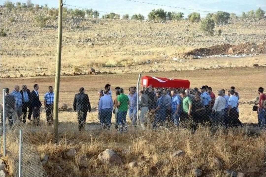 Şehit Polis, Zazaca Ağıtlarla Son Yolculuğuna Uğurlandı