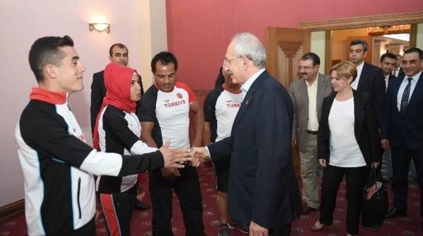 Kılı&ccedil;daroğlu, "t&uuml;rkiye&rsquo;de Se&ccedil;men Hareketliliği Ve Partilerin Oy Esnekliği" Toplantısına Katıldı