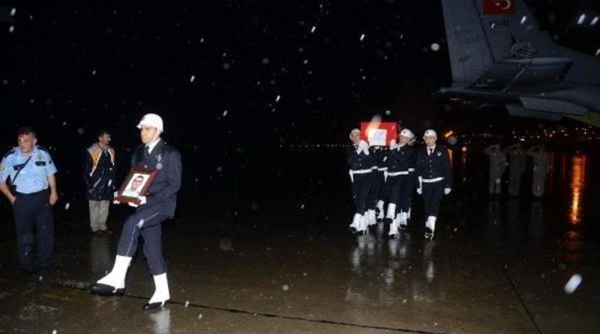 Şehit Polisin Cenazesi Trabzon&rsquo;A Getirildi
