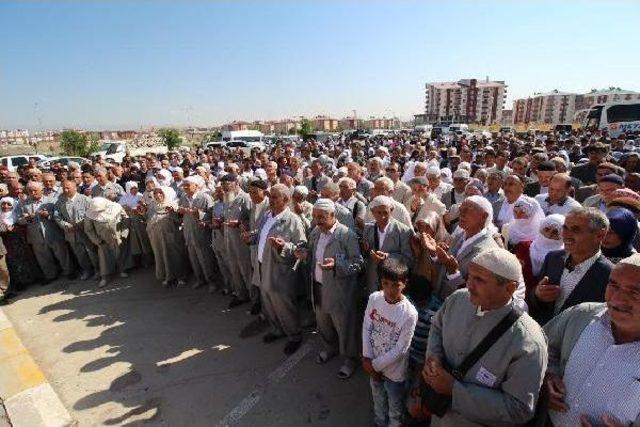 Ağrı Valisi Işın, Hacı Adaylarından Dua Istedi