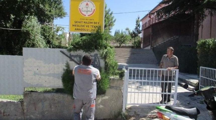 Beyşehir Belediyesi Okul Bah&ccedil;eleri İ&ccedil;in Seferber Oldu
