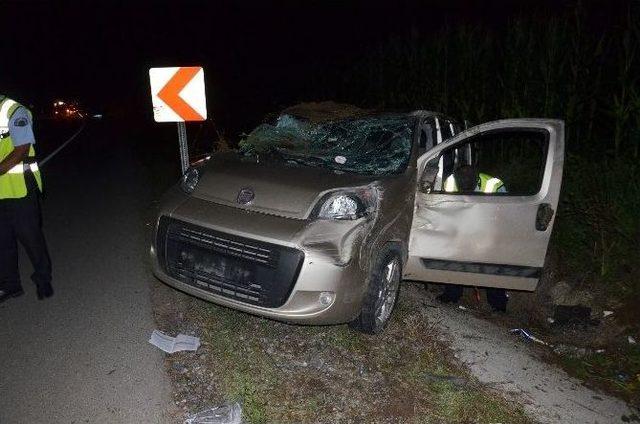 Kamyonet Trakt&ouml;re Arkadan &Ccedil;arptı: 5 Yaralı 1