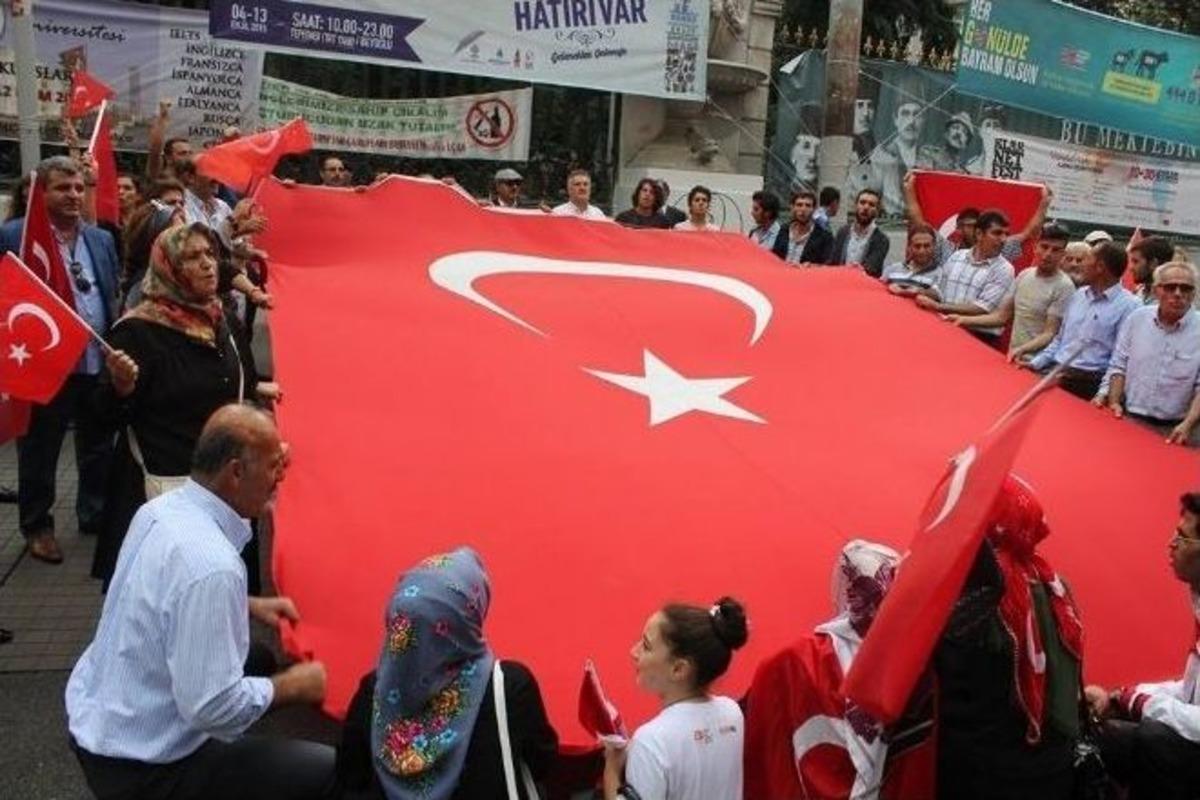 Erzurumlular Taksim&rsquo;de Ter&ouml;r&uuml; Lanetledi