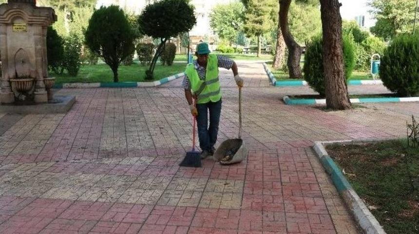 Parklarda Sonbahar Temizliği