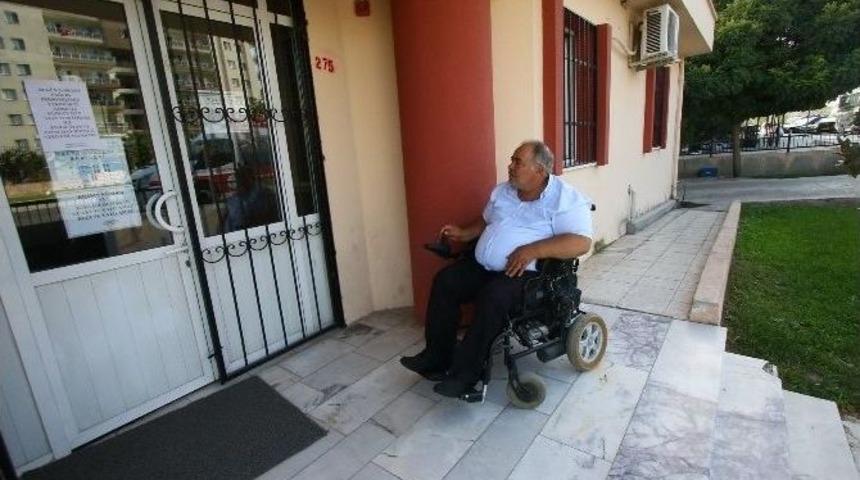 Bayraklı&rsquo;nın Cadde Ve Sokaklarında Engeller Kalkıyor