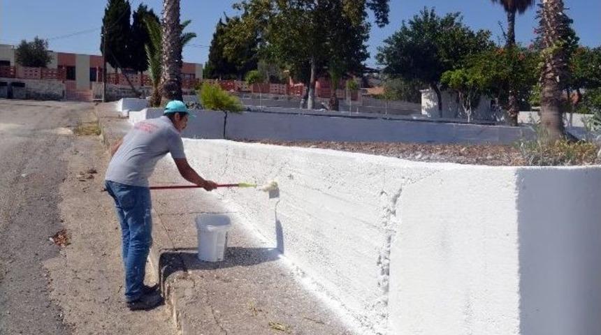 Erdemli&rsquo;de Park Ve Bah&ccedil;elerin Bakım &Ccedil;alışması Devam Ediyor