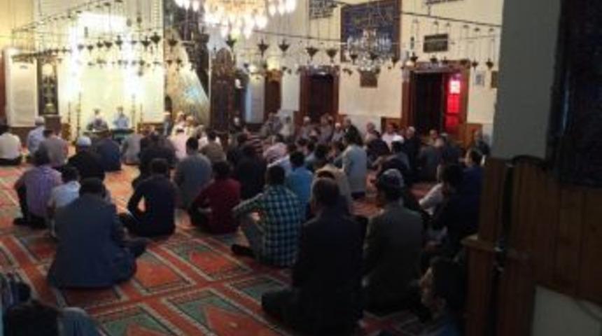 Ak Parti Gen&ccedil;lik Kolları, Şehitler İ&ccedil;in Mevlit Okuttu