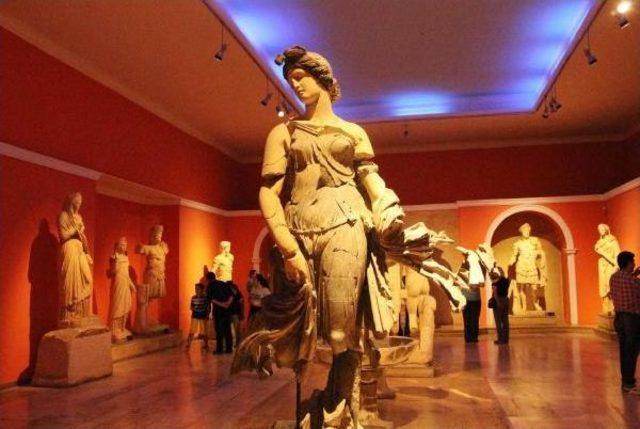 M&uuml;ze Ve &Ouml;ren Yerlerine Ilgi D&uuml;şt&uuml; 3