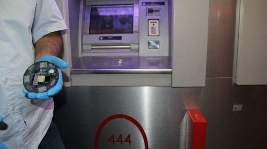 Atm&rsquo;deki D&uuml;zeneği Polisler Fark Etti