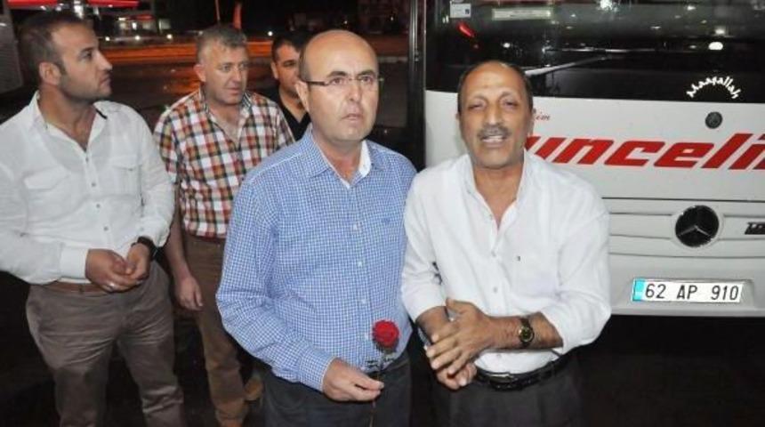 Doğu Ve G&uuml;neydoğu'ya Giden Yolculara Karanfil Ve &Ccedil;ikolata