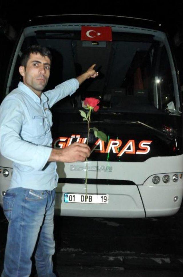 Doğu Ve G&uuml;neydoğu ya Giden Yolculara Karanfil Ve &Ccedil;ikolata 2