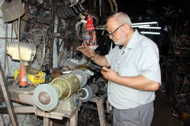 Asırlık Demirci Zamana Meydan Okuyor