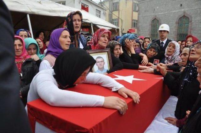 Şehit Polis Memuru Trabzon'da Toprağa Verildi