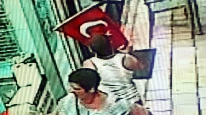 Danimarkalı Down Sendromlu &Ccedil;ocuğun T&uuml;rk Bayrağı Sevgisi