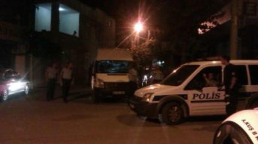 Adıyaman&rsquo;da D&uuml;ğ&uuml;nde Kavga: 1 Yaralı