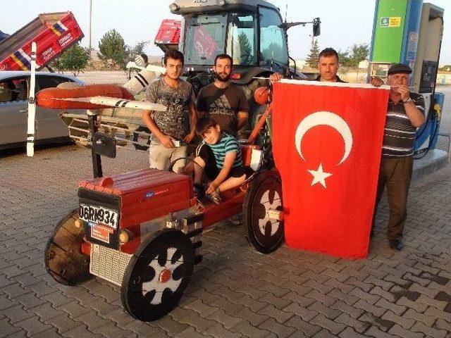 Ahşaptan Yapılan Traktör Maketi Yoğun İlgi Görüyor