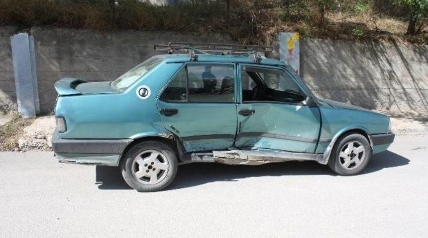 Ticari Taksi İle Otomobil &Ccedil;arpıştı: 1 Yaralı