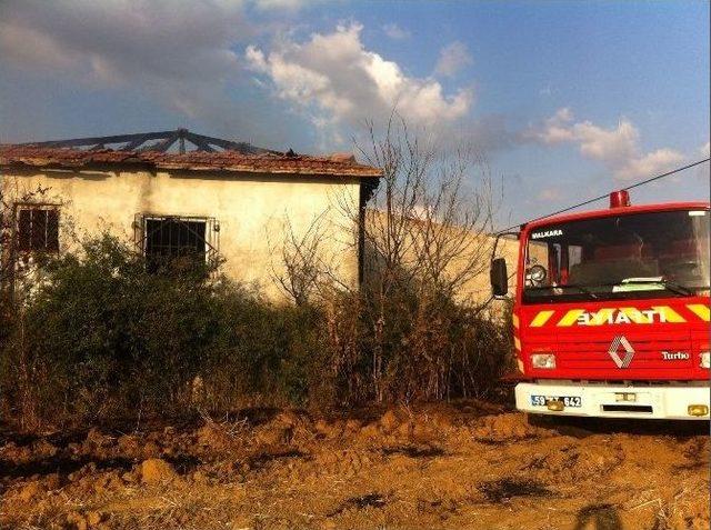 Tekirdağ’da Çıkan Yangında Bir Çiftlik Kül Oldu