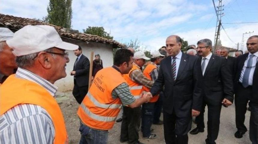 Vali &Ccedil;omaktekin Hamam&ouml;z&uuml;&rsquo;de Yol Yapım &Ccedil;alışmalarını İnceledi
