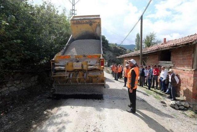 Vali Çomaktekin Hamamözü’de Yol Yapım Çalışmalarını İnceledi