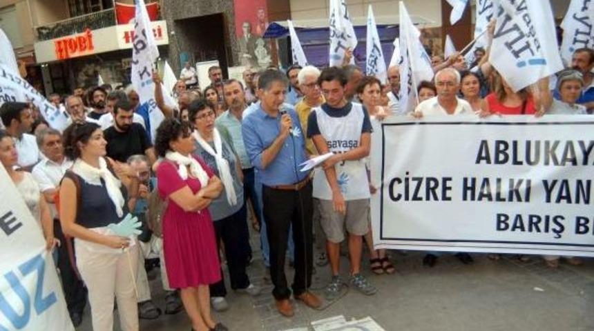 Cizre Ve Diğer Il&ccedil;elerde Uygulanan Sokağa &Ccedil;ıkma Yasakları İzmir'de Protesto Edildi