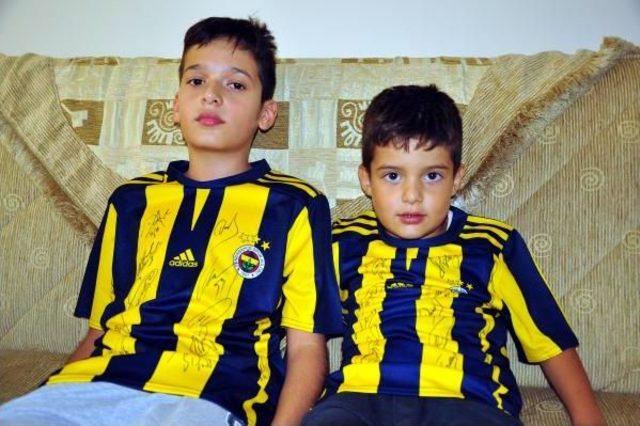 Chp'li Ağbaba, Şehit Çocuklarına Imzalı Fenerbahçe Forması Gönderdi