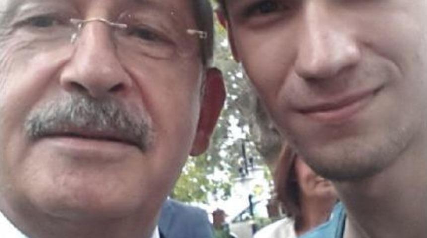 Kılı&ccedil;daroğlu Selfie &Ccedil;ekerken Elleri Titreyen Hayranına B&ouml;yle Yardım Etti