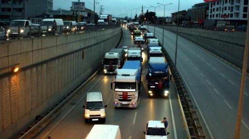 Tır'larla 'kardeşlik Konvoyu' Oluşturdular