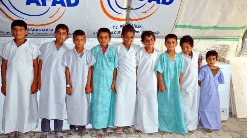 &Ccedil;adır Kentteki Yetimler Bayram &Ouml;ncesi Sevindirildi