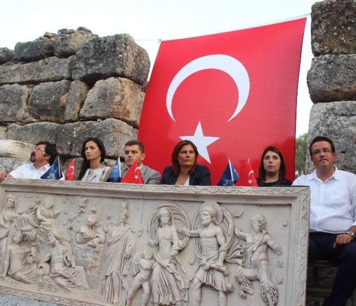 B&uuml;y&uuml;kşehir Belediye Meclisi 1800 Yıllık Tarihi Canlandırdı