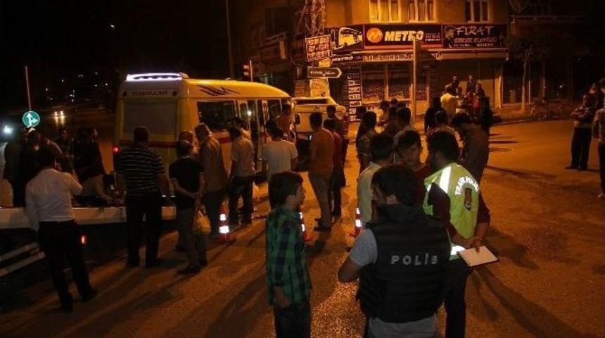 Van&rsquo;da Sıkışmalı Trafik Kazası: 7 Yaralı