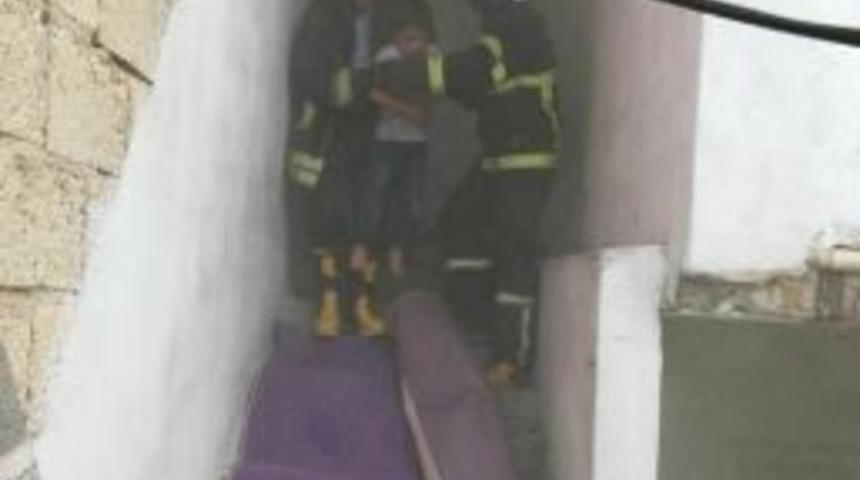 İki &Ccedil;ocuk İtfaiye Tarafından Son Anda Kurtarıldı