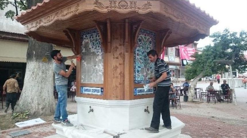 Yaptığı &Ccedil;eşmenin &Ccedil;inilerini Kendi Elleriyle Kırdı