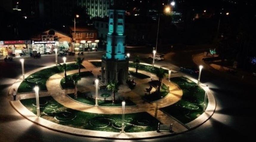 Saat Kulesi Geceleri Başka G&uuml;zel