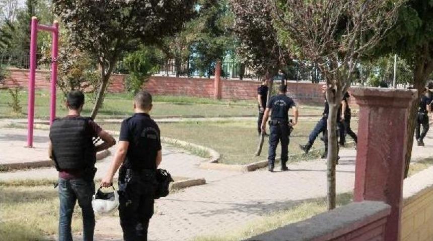 Viranşehir'de Dbp'lilere Y&uuml;r&uuml;y&uuml;ş Operasyonu: 20 G&ouml;zaltı